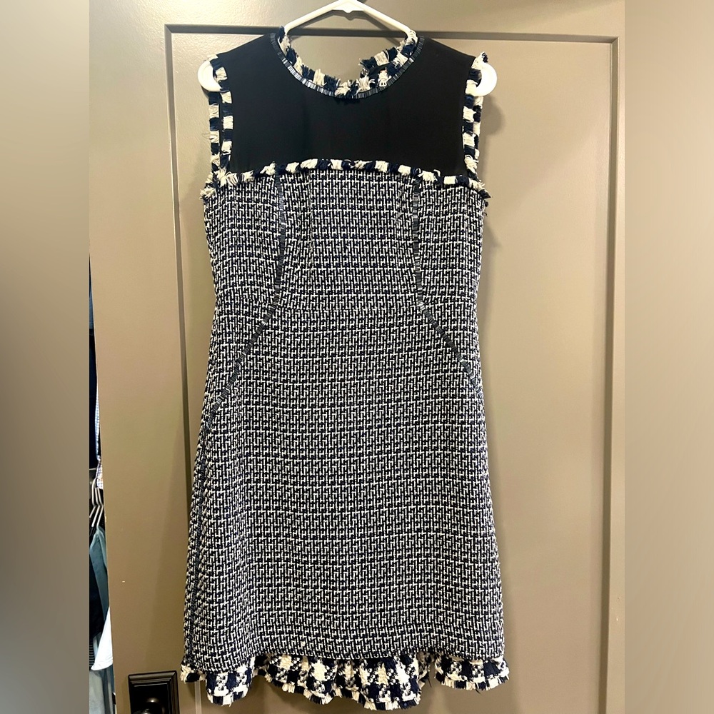 TORY BURCH. Beautiful Tweed Dress with sequins Navy and White